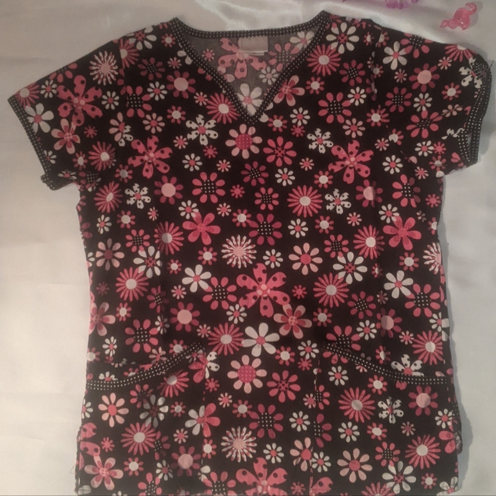 Willow Brook women's scrubs top Medium black, pink and white floral
